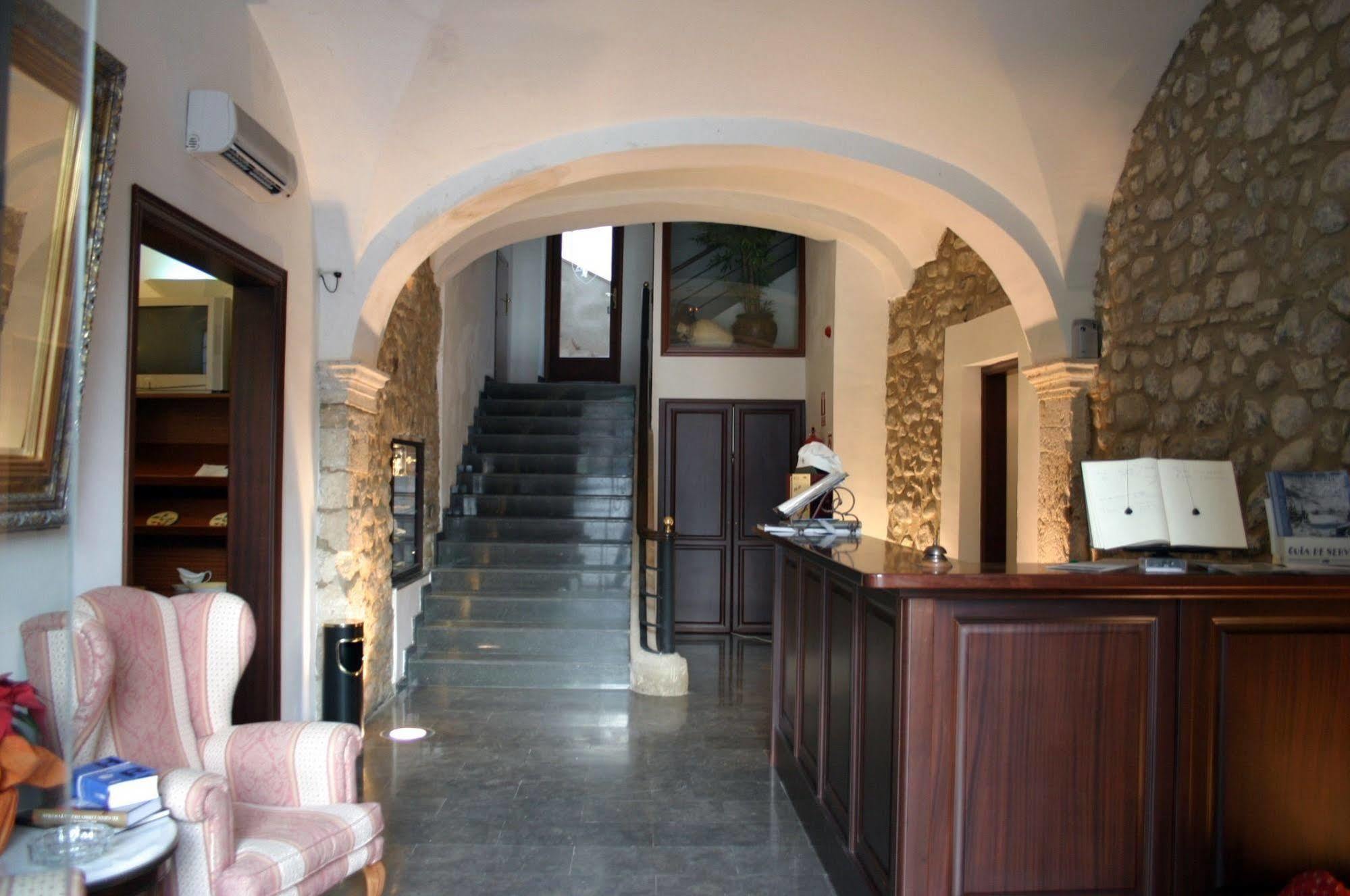 Hotel Comte Tallaferro Besalú Extérieur photo